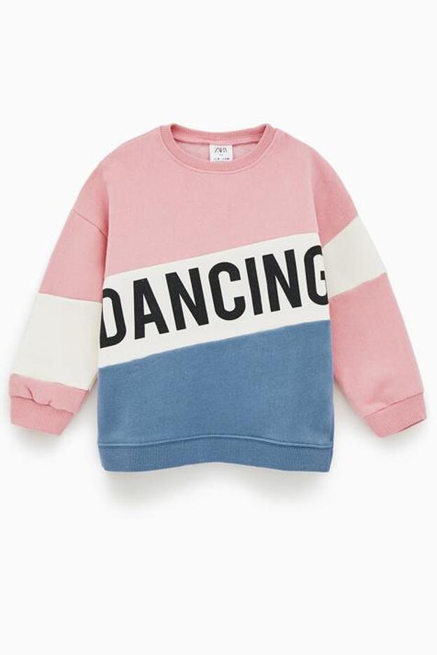 La sudadera 'Dancing' de Zara Kids cuesta 12.95 euros.