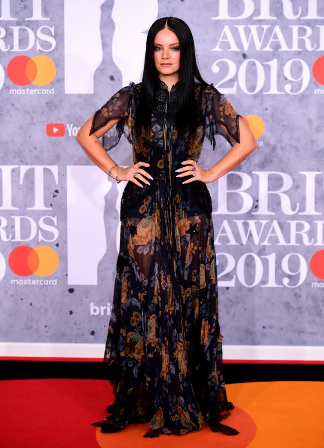 Los looks de Brit Awards 2019 que no nos importaría ver en los Oscar: Lily Allen