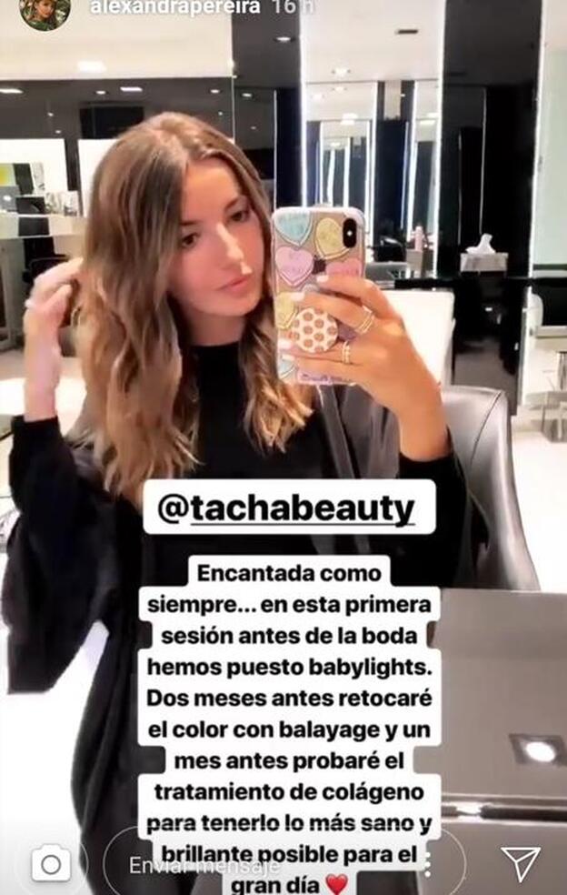 Alexandra Pereira ya ha comenzado a preparar su cabello para el gran día.