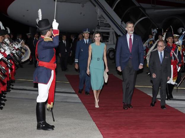 Pincha en la foto para ver los vestidos que nos gustaría ver a doña Letizia en su viaje a Argentina./Gtres