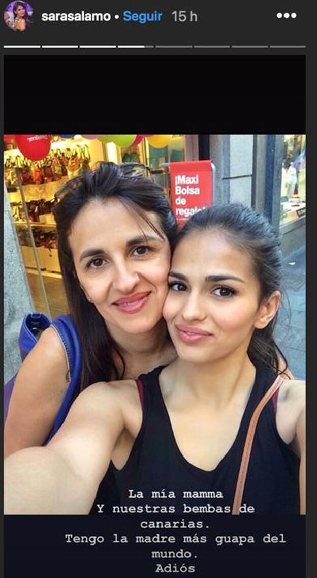 Sara Sálamo en una imagen junto a su madre para demostrar que los labios son heredados.