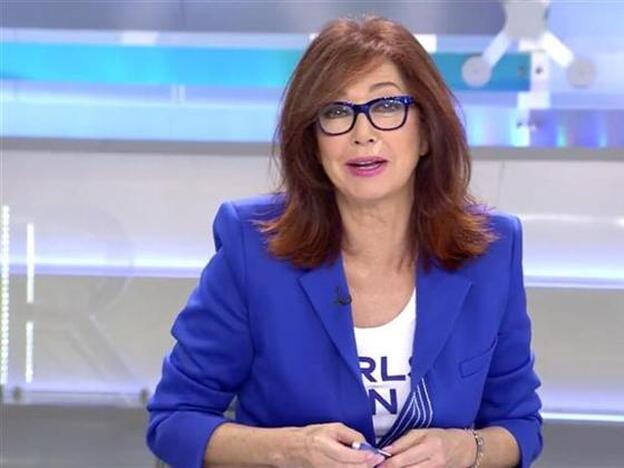 Ana Rosa Quintana con la tirita de la operación. Haz clic en la imagen y conoce a los famosos que se han retocado la cara./MEDIASET