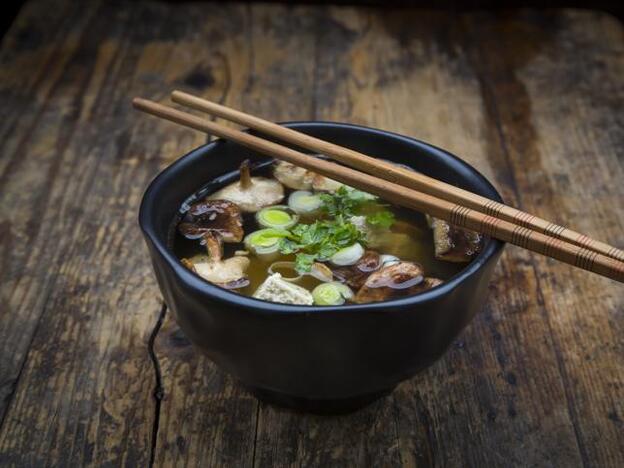 Sopa de miso con tofu.