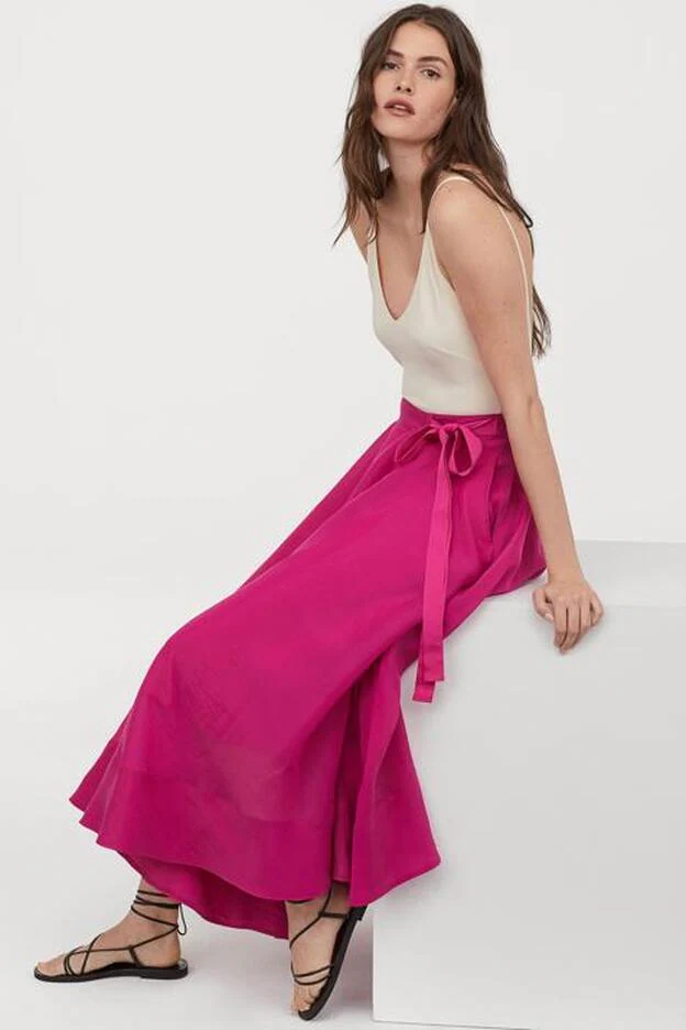 La falda menos de 60 de H&M que hace más delgada y es perfecta ir a boda... o a la playa | Mujer Hoy
