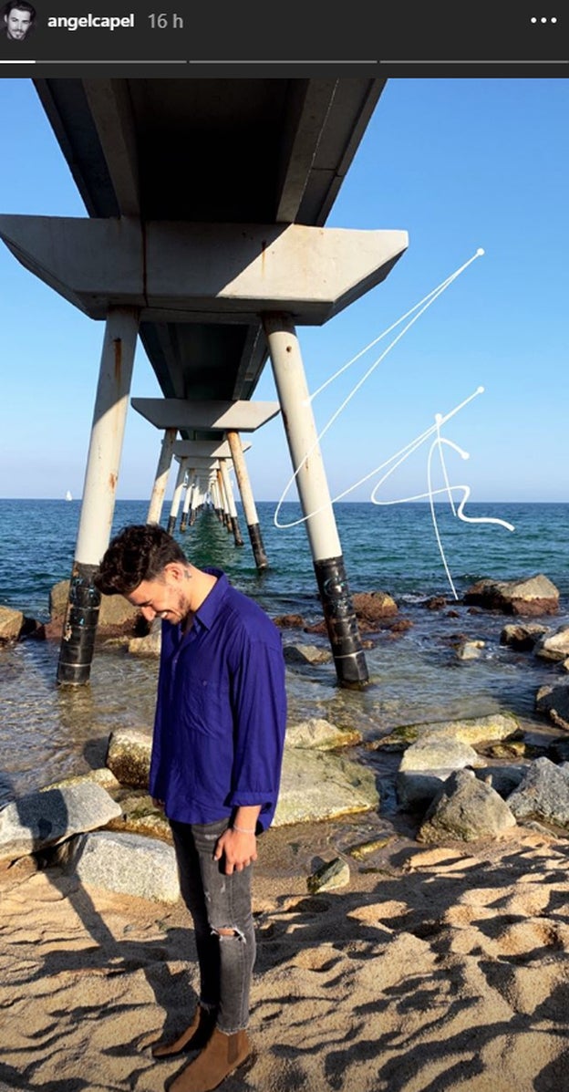 Ángel Capel en la playa de Badalona.