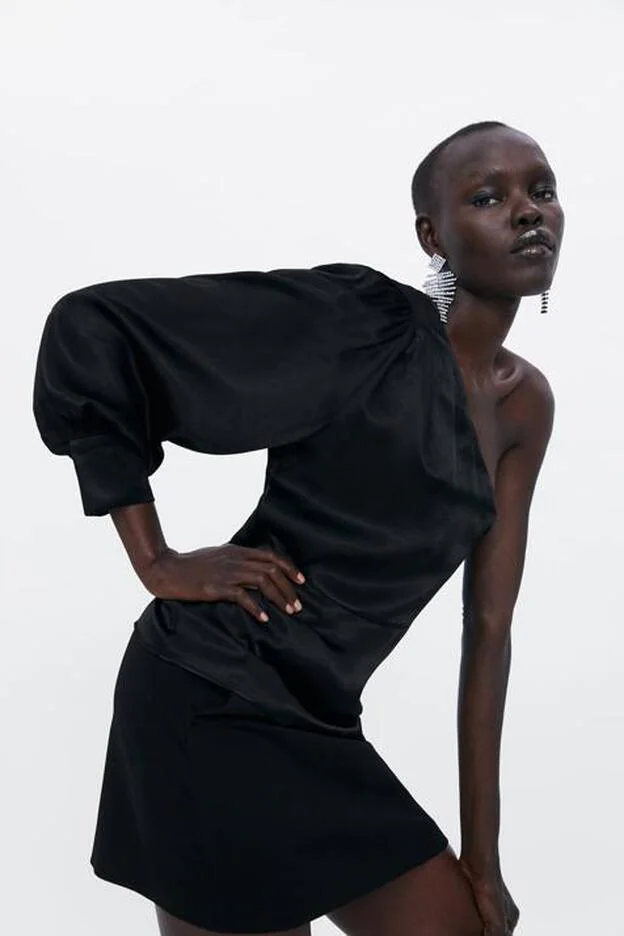 La blusa invitada perfecta está en Zara, cuesta de 30 euros y tiene lista espera | Mujer Hoy