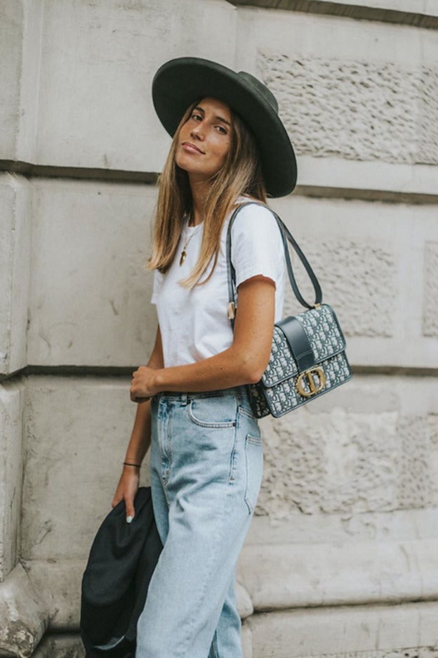 Pincha en la foto para ver las siete camisetas que pueden transformar tu look./INSTAGRAM