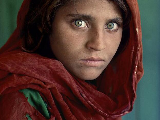 La niña afgana (Sharbut Gula, Pakistan, 1984) del fotógrafo Steve McCurry./Steve McCurry