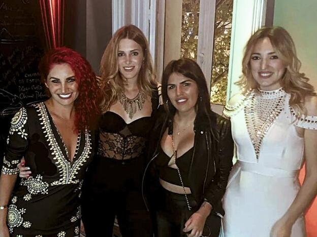 Chabelita Pantoja junto a sus amigas. Pincha sobre la foto para ver las parejas que han comenzado a salir en 2019./Instagram