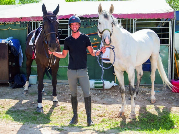 José Bono Jr. tiene dos caballos: Sligo Hardtimes (izda.) y Ali Babá (dcha.).