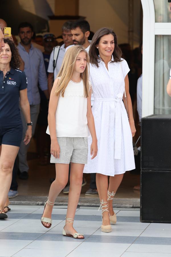 El primer look del verano de la Reina en Mallorca