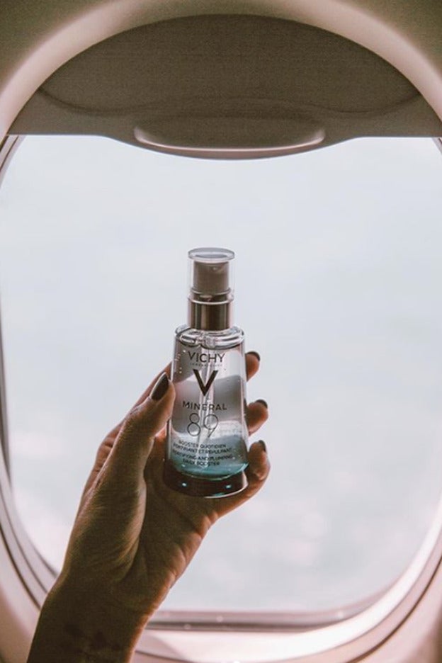 La prueba de que Lovely Pepa utiliza esta hidrantante de Vichy en el avión.