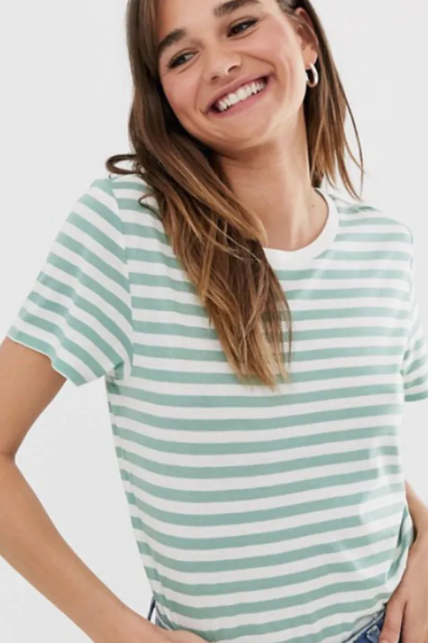 La camiseta de rayas verdes de Asos clon de la que lleva Nuria Roca.