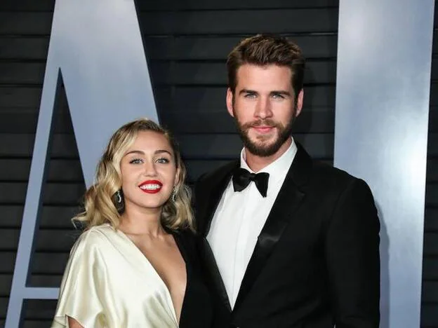 Miley Cyrus ha sido 'cazada' besándose con Kaitlynn Carter y podría ser el motivo de su separación de Liam Hemsworth. Pincha sobre la foto para ver las parejas de famosos que han roto este 2019./cordon press.