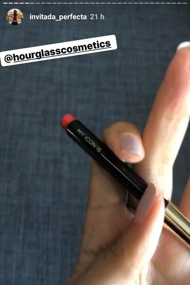 Sandra Majada ha mostrado en stories uno de sus labiales rojos favoritos.