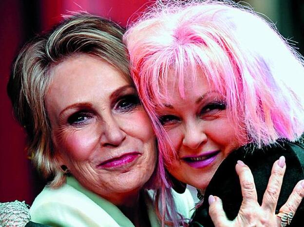 Jane Lynch y Cyndi Lauper preparan una comedia para Netflix./agencias