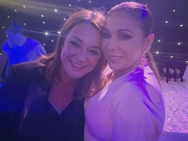 Isabel Pantoja y Toñi Moreno, de fiesta juntas en Madrid. Pincha sobre la foto para ver las famosas que, como Toñi, han anunciado embarazo este 2019./instagram.