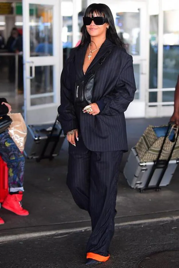 Rihanna se ha cortado el flequillo (y está guapísima) | Mujer Hoy