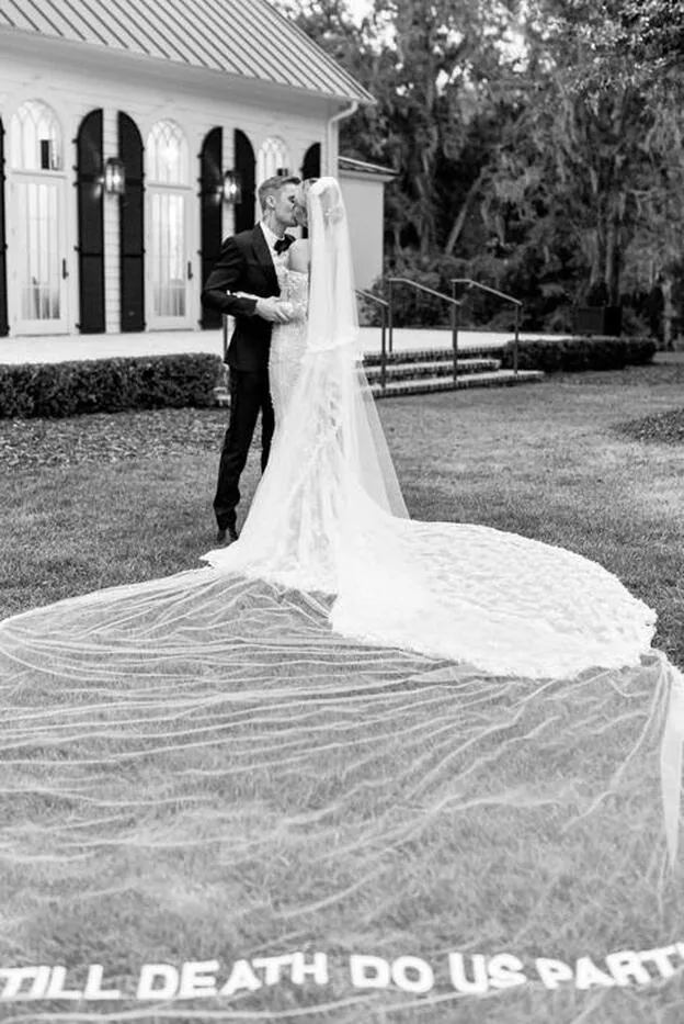 Brisa incompleto Definición Las fotos del vestido de novia de Hailey Baldwin en su boda con Justin  Bieber | Mujer Hoy