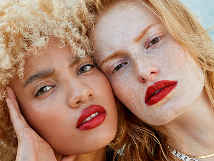 Fotos: Nueve barras de labios rojas que te van a encantar para dar