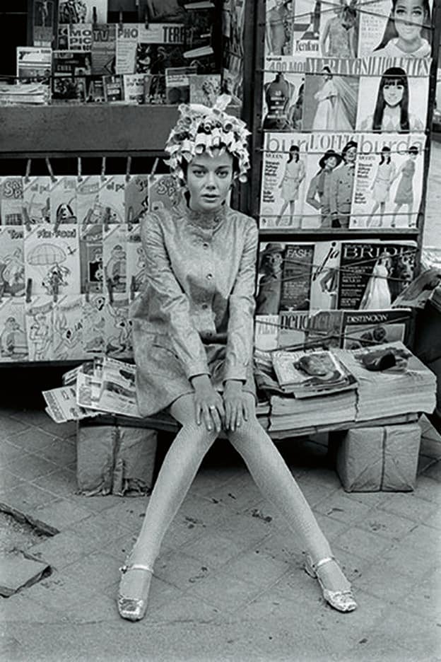 Modelo con un peinado del peluquero Rapel, Madrid (1967).