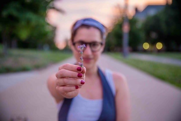 Pincha en la foto para descubrir todos los cosméticos solidarios con el cáncer de mama este año/DAYNE TOPKIN UNSPLASH