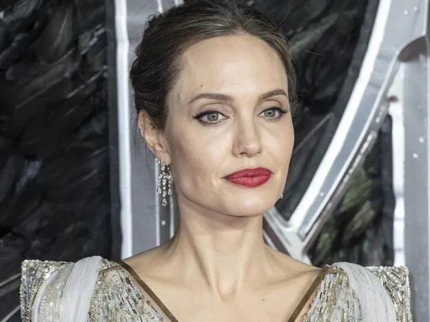 Angelina Jolie asegura sentirse "atrapada" por no poder mudarse de país por culpa de Brad Pitt./cordon press.