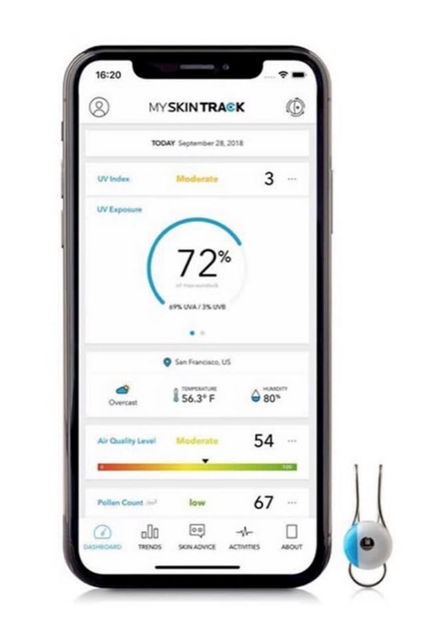 La app de La Roche-Posay y el sensor 3D que recoge los datos para diseñar la mascarilla personalizada.