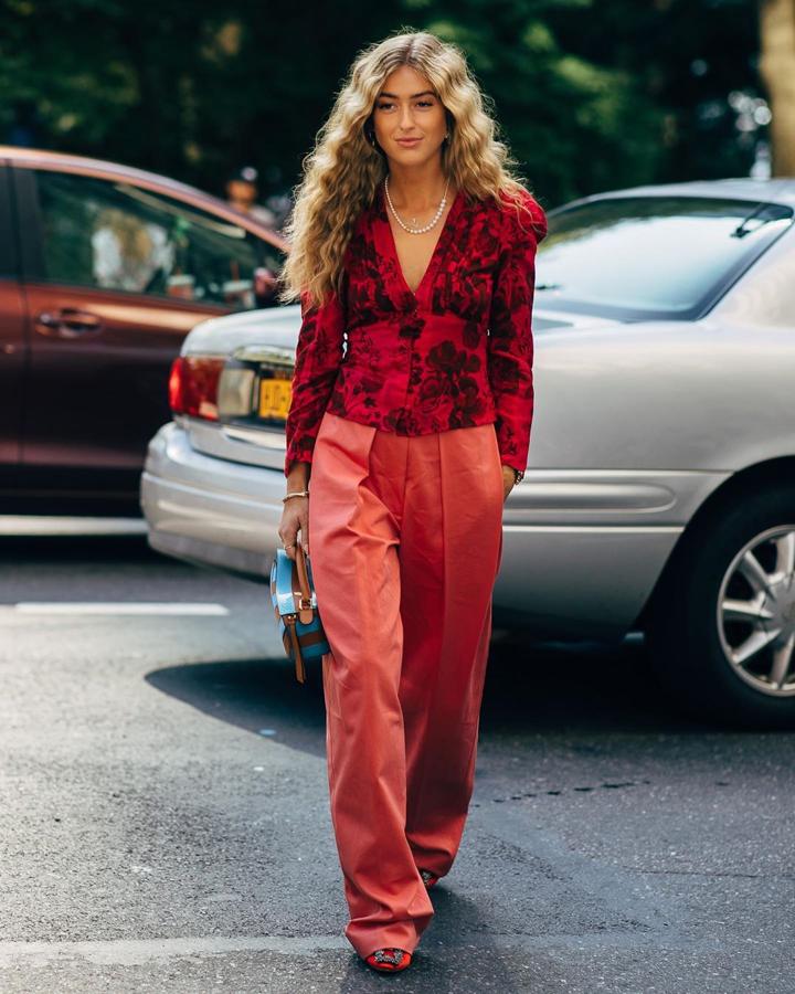 Los mejores looks de Emili Sindlev, la nueva Carrie Bradshaw.