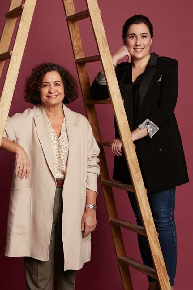 Pilar Aranda (rectora de la Universidad de Granada y vicepresidenta de la Conferencia de Rectores) y Sandra Gulín (maestra de Primaria).