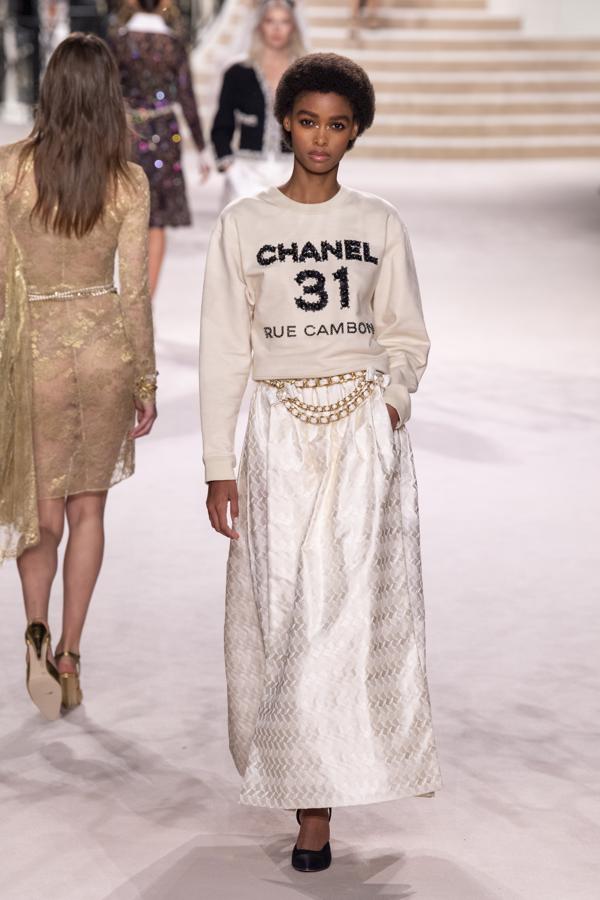 Nuestros looks favoritos del desfile Chanel Metiers d'Art 2020