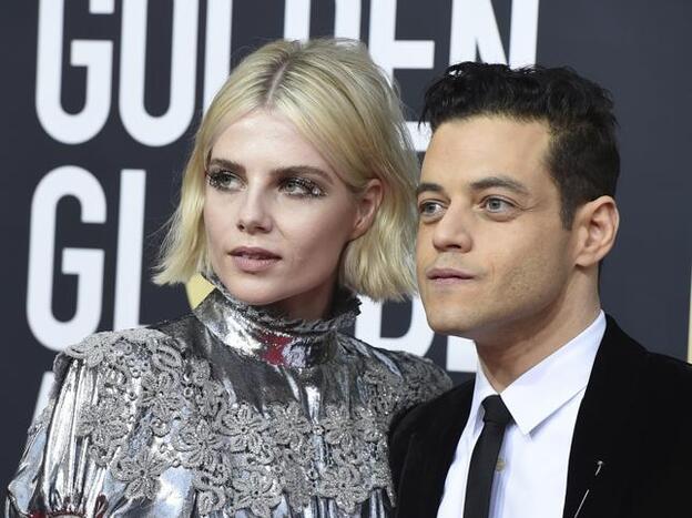 Boynton con su chico, Rami Malek, en la alfombra roja.