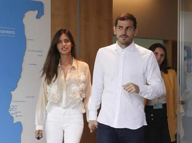 Iker Casillas y Sara Carbonero se han reconciliado con los padres del portero tras años de tensa relación./gtres.