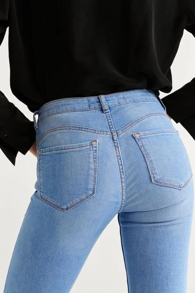 Mecánica Illinois Higgins Hemos encontrado los jeans de Mango con efecto push up que mejor sientan y  están rebajados | Mujer Hoy