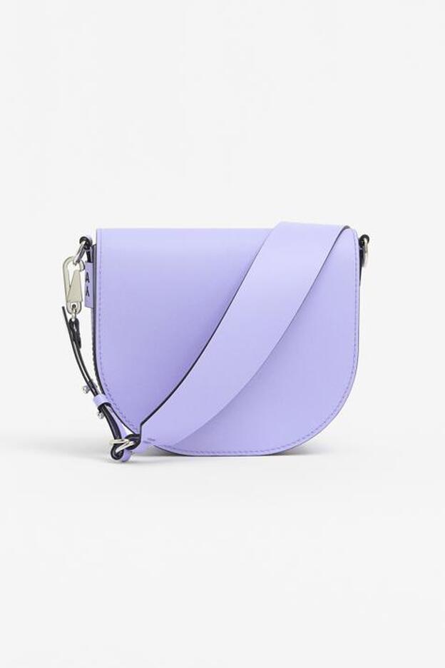 Bolso bandolera, de Bimba y Lola (235 euros).