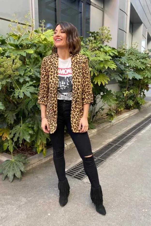 Robles se apunta estampado de leopardo con una blazer ideal para el negro | Mujer Hoy