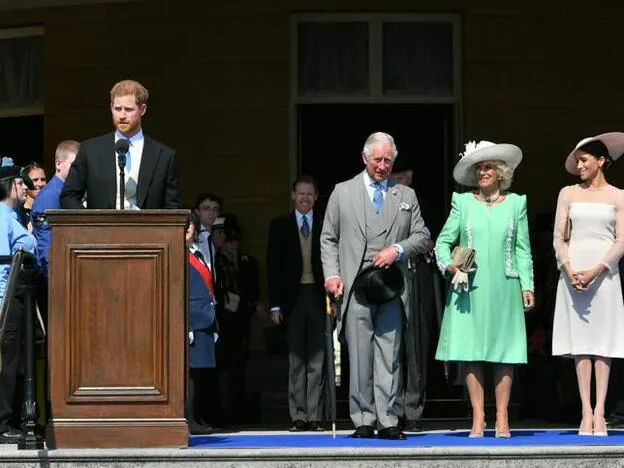 Meghan Markle asistió al 70 cumpleaños del Príncipe Carlos con unas medias que eran un delito penal.