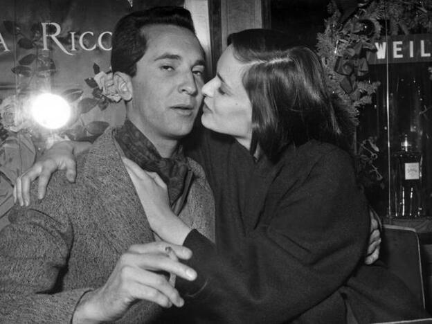 Lucía Bosé junto a Luis Miguel Dominguín en una imagen de 1955. Pincha sobre la foto para ver los famosos que nos han dejado este 2020./cordon press.