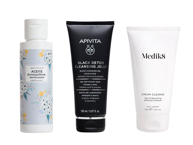 Aceite Desmaquillante Revitalizador Vera & The Birds (15,90 €). Black Detox Cleansing Jelly de Apivita (11,90 €). Cream Cleanse de Medik 8 (25,50 €).