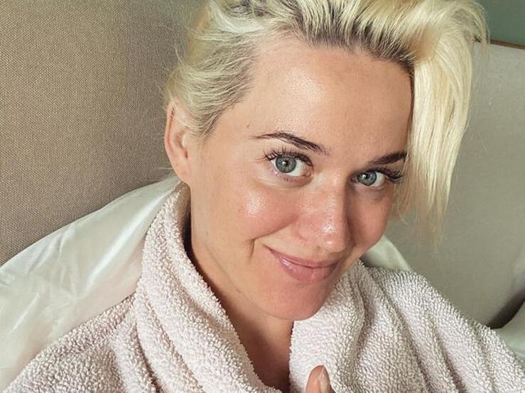 De Katy Perry (irreconocible) a Julia Roberts: los mejores selfies de las famosas sin maquillaje en Instagram durante la cuarentena