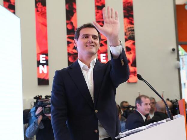 Albert Rivera vive la crisis del coronavirus alejado de la presión política. Pincha sobre la foto para ver las parejas que, como él y Malú, serán padres este 2020./gtres.