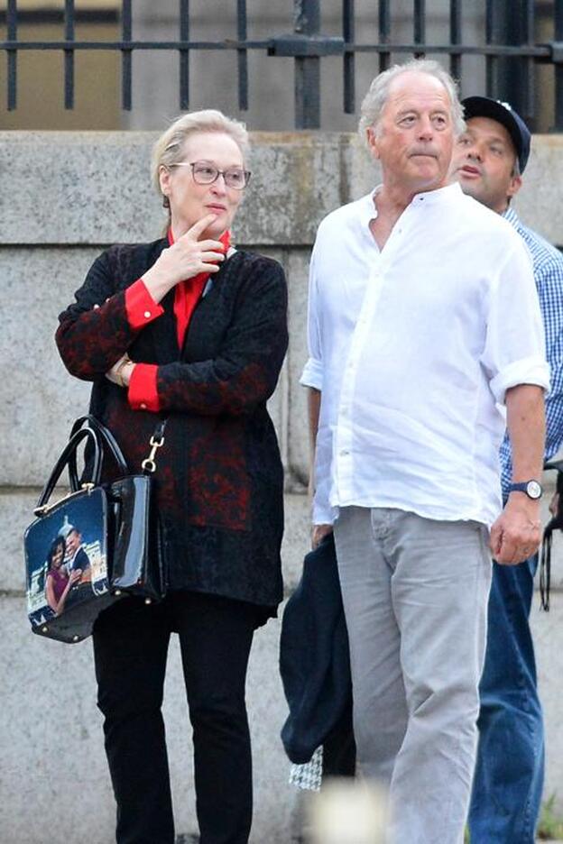 La actriz Meryl Streep paseando por el barrio neoyorquino de Tribeca con su marido, el escultor Don Gummer