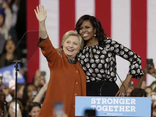 Michelle Obama apoyó a Hillary Clinton en su campaña a las elecciones presidenciales de 2016, pero posee el respeto y apoyo de todo el partido demócrata.
