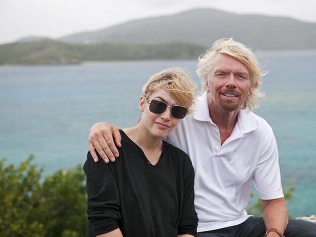 Richard Branson junto a la actriz Kate Winslet en una visita a la isla de Necker.