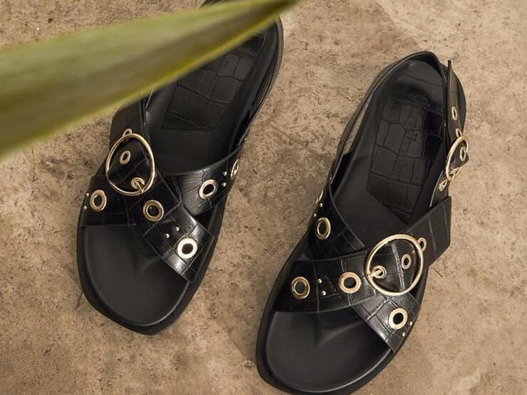 14 sandalias negras ultra cómodas, baratas e ideales para llevar todo el verano