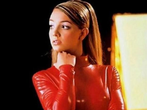 Britney Spears en una imagen promocional de aquel 'Oops... I did It again' de hace 20 años./dr.