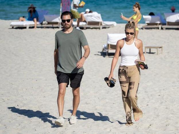 Scott Disick y Sofia Richie se están dando espacio para que él pueda concluir su rehabilitación. Pincha sobre la foto para ver las parejas de famosos que comenzaron a salir en 2019./gtres.