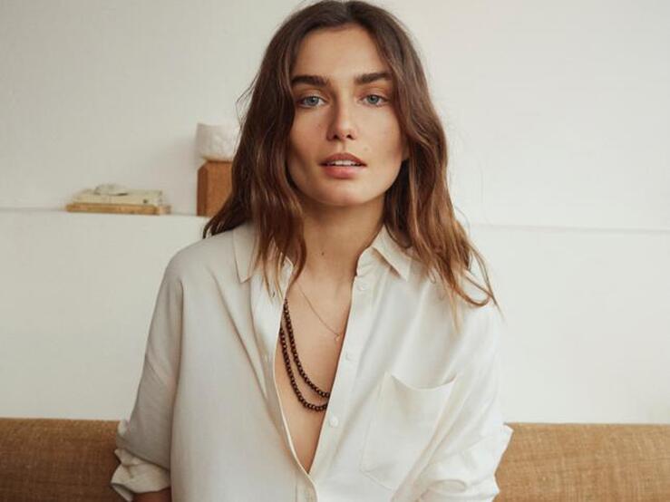 Las blusas y camisas rebajadas de Mango, H&M y Sfera que necesitas para renovar tu armario