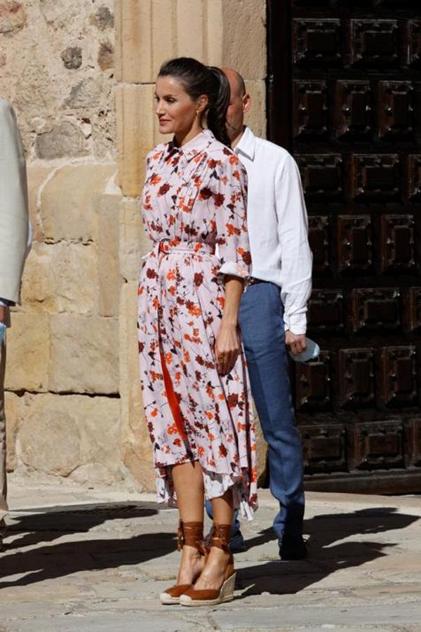 Todos los looks de la reina Letizia en su gira por España