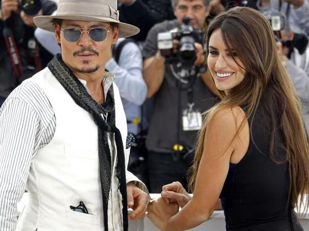 Johnny Depp y Penélope Cruz en Cannes, con la promoción de "Piratas del Caribe".